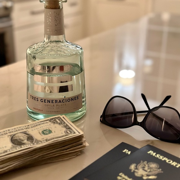 Meet your Posher, Lori - Picture 2 of 4